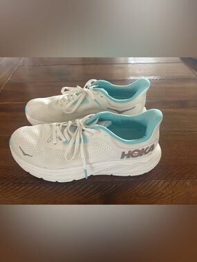 Hoka Arahi 7 Women's White & Teal Athletic Running Shoes